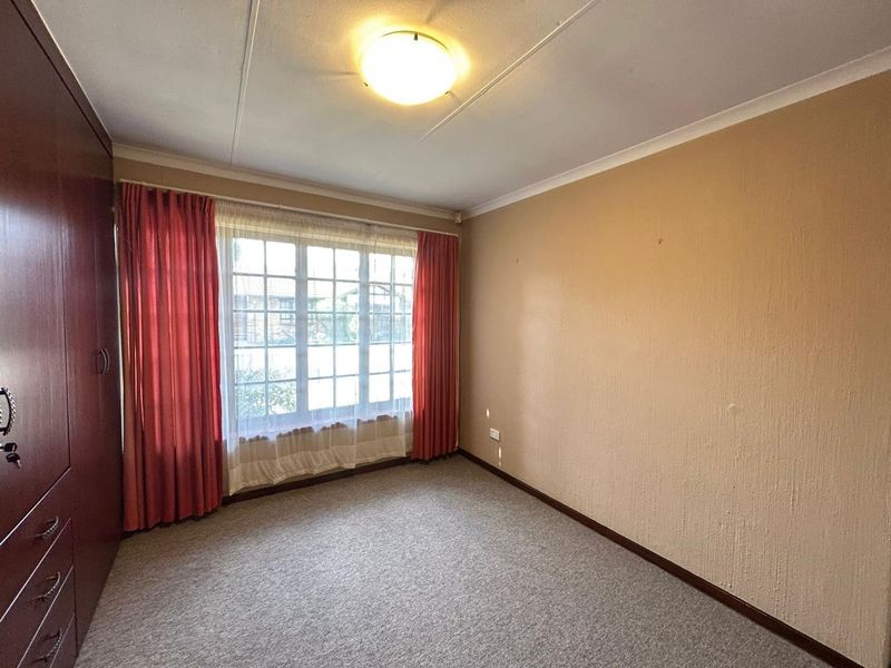 Pet Friendly Simplex For Sale In Goedeburg - Photo 10