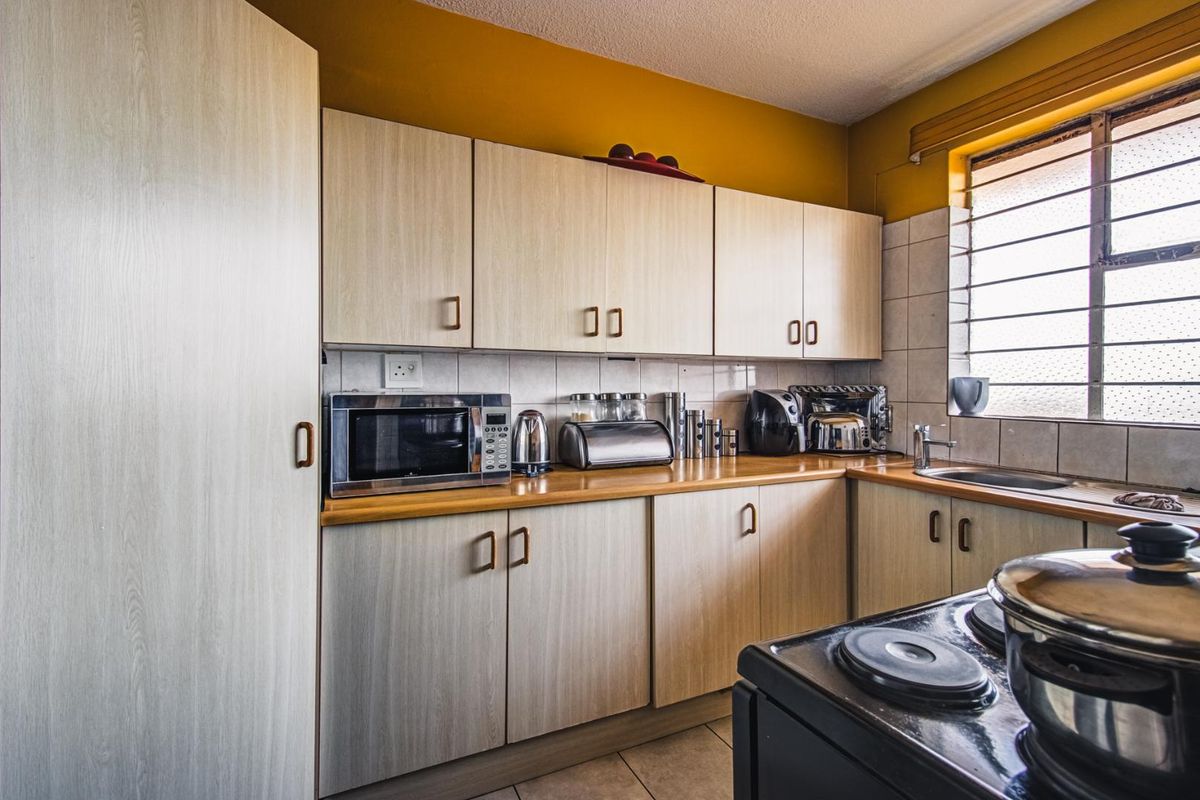 PRICED TO GO! 5 TH FLOOR UNIT - Photo 4