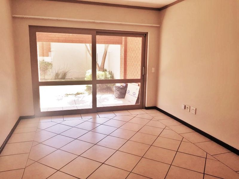 1 Bed garden apartment in Lonehill - Photo 7