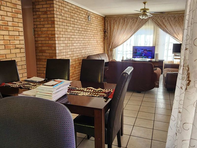 3 Bedroom House To Rent in Ninapark - Photo 2