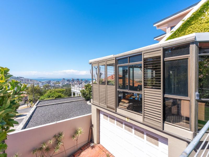 Large Family Home in Leafy Oranjezicht - Photo 2