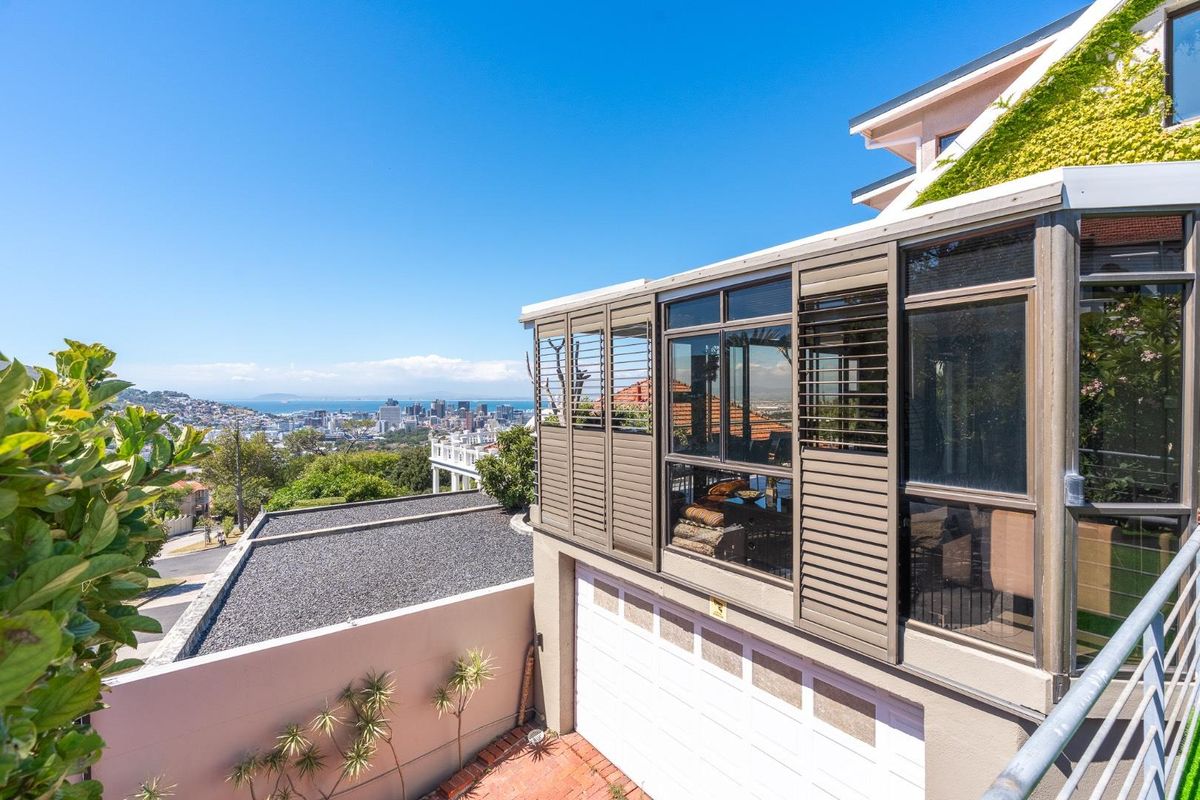 Large Family Home in Leafy Oranjezicht - Photo 2