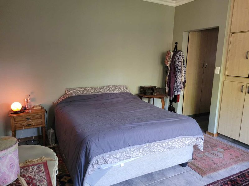 SOUGHT AFTER SECURITY ESTATE ! MAKE AN OFFER! - Photo 7