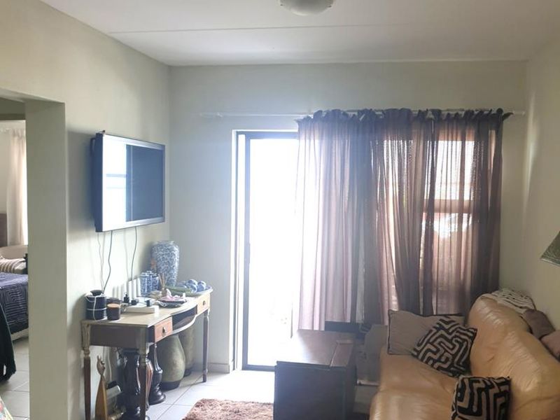 Cozy two-bedroom ground floor apartment for sale in Brentwood Park, Benoni - Photo 5