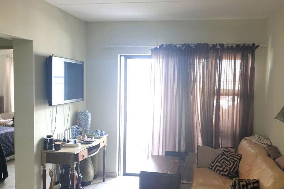 Cozy two-bedroom ground floor apartment for sale in Brentwood Park, Benoni - Photo 5