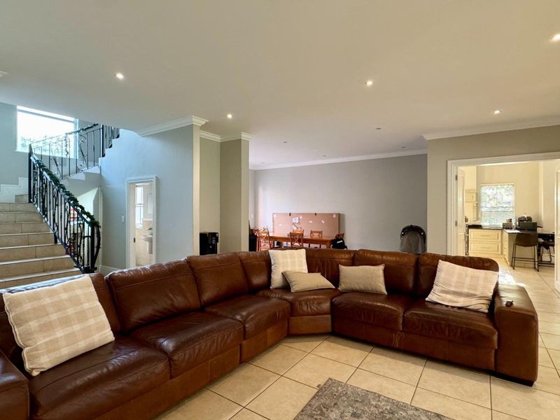 Spacious Family Home in Secure Mount Edgecombe Estate - Photo 6