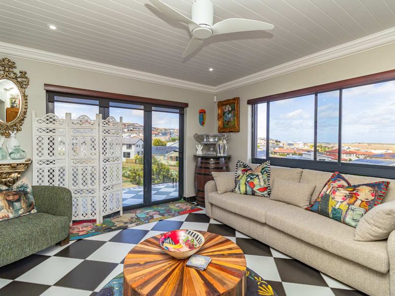 Coastal Elegance: Your Dream Home in Monte Christo - Photo 7