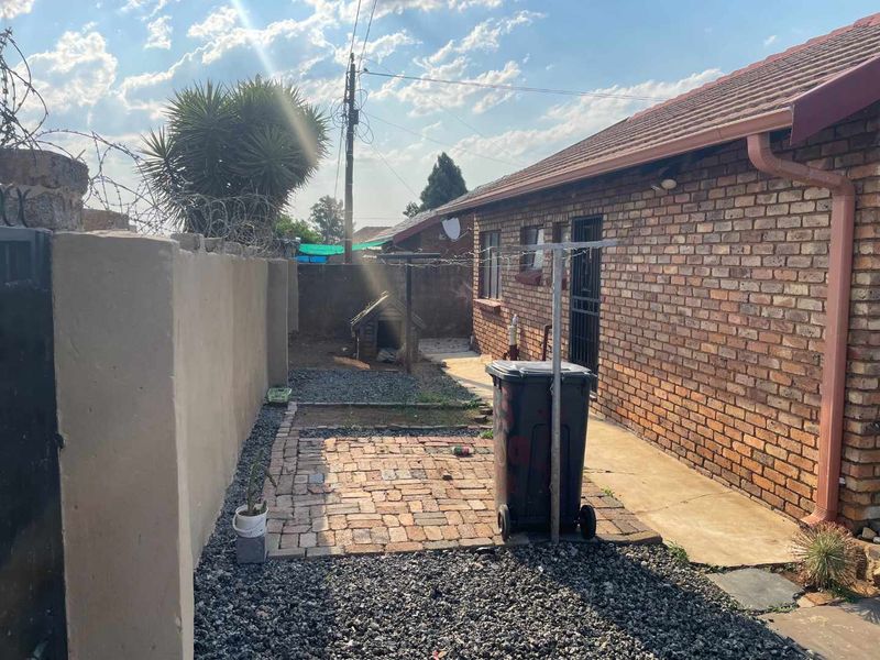 3 Bedroom house for sale in Nellmapius Ext1 - Photo 5