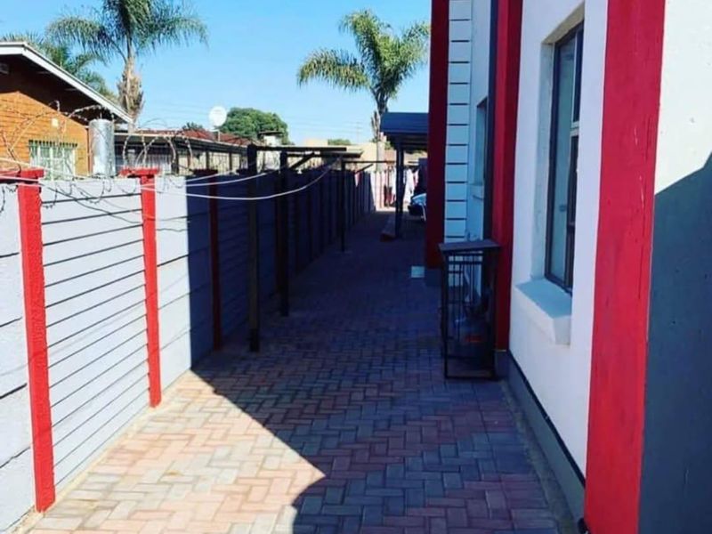 3 Bedroom In A Safe & Secured Complex For Rental - Photo 9