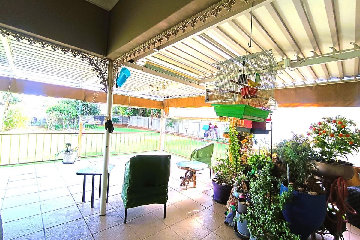 Family Home with Boreholes and Granny Flat - Photo 2