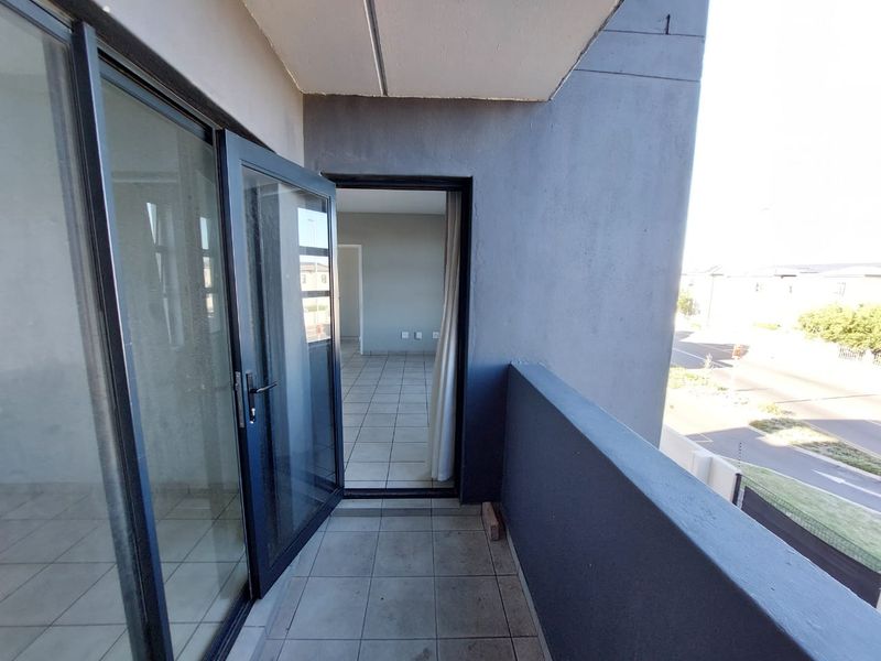 Unfurnished Two Bedroom Apartment To Rent in Parklands - Photo 10