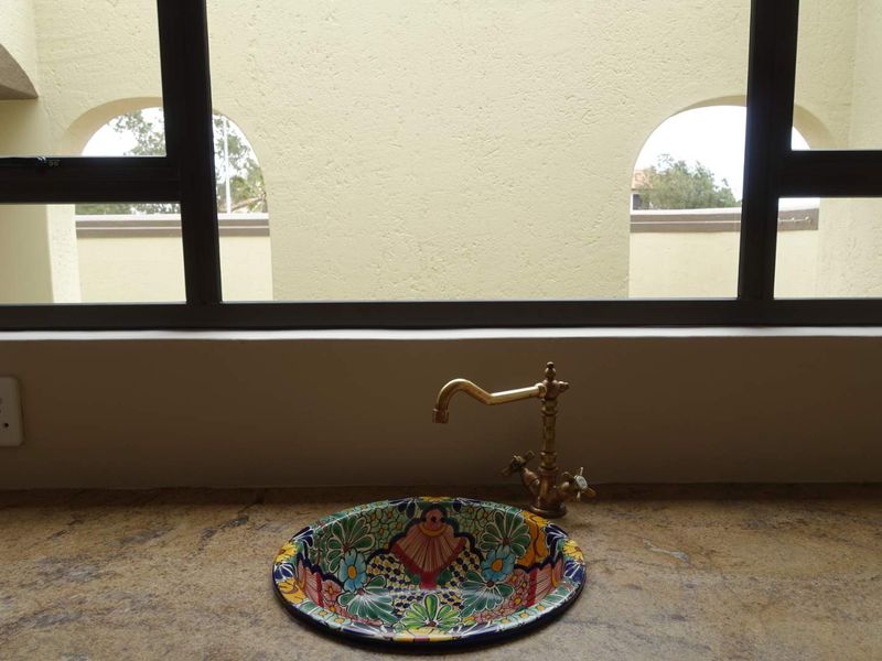 Tuscan-style Mansion in quite street - Photo 10