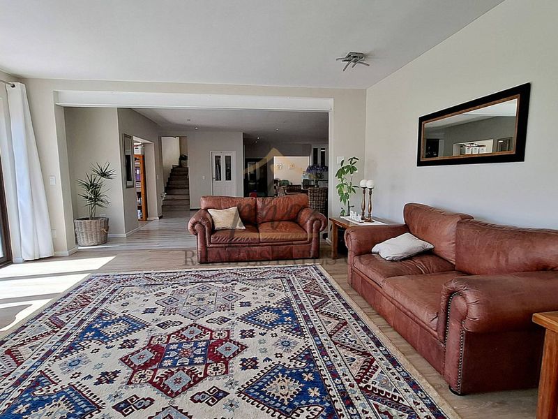 SPACIOUS FAMILY HOME WITH SEPARATE FLAT FOR SALE – KRAMERSDORF, SWAKOPMUND - Photo 6