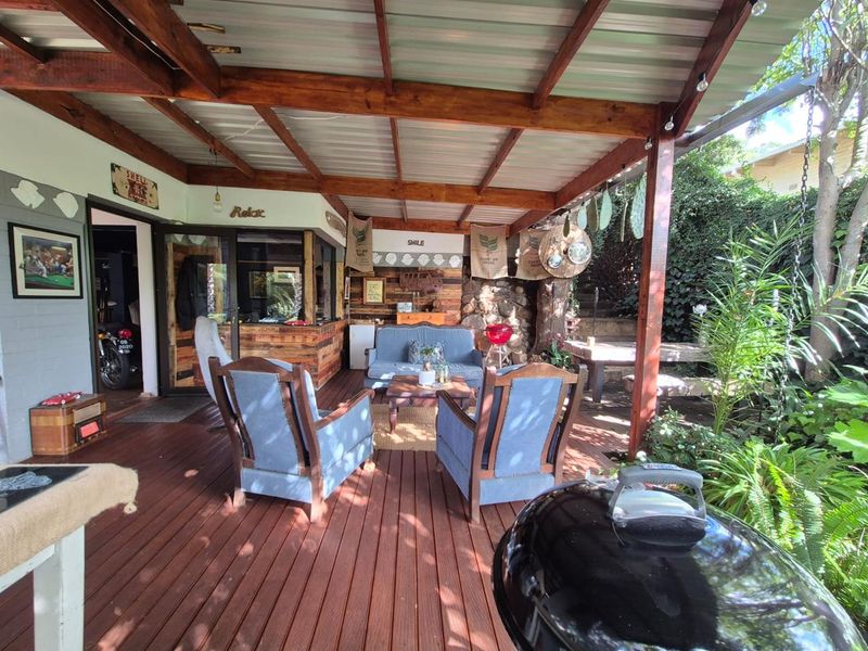 Entertainers's dream home with a Flat and Views for Days - Photo 9