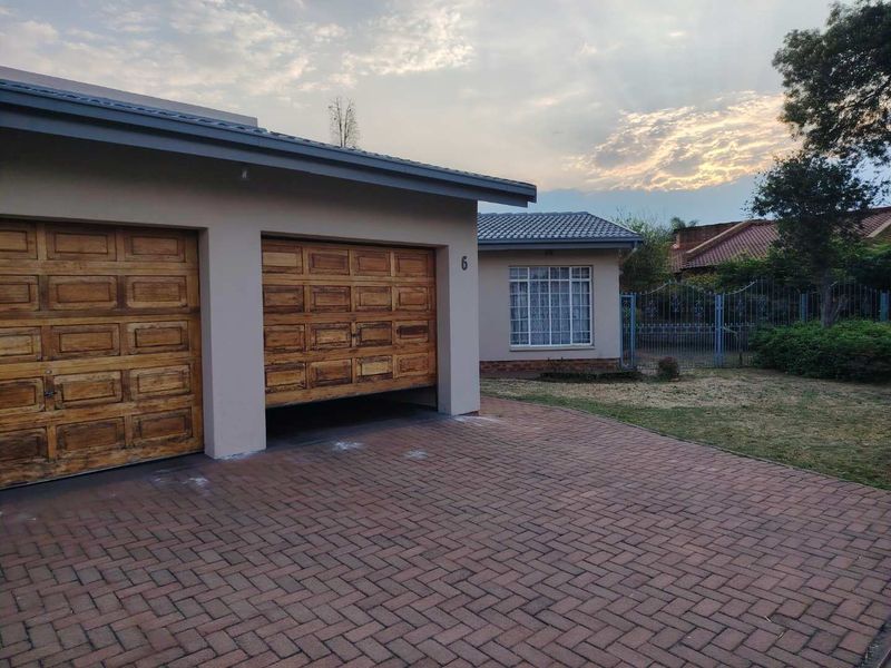 Charming 3-Bedroom Home in Sought-After Boomed-Off Area – Makenzie Park, Benoni - Photo 3