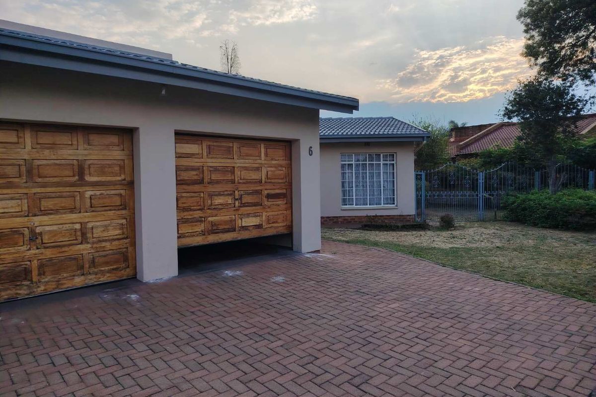 Charming 3-Bedroom Home in Sought-After Boomed-Off Area – Makenzie Park, Benoni - Photo 3