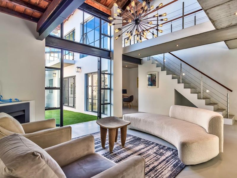 A Striking Renovation With Exceptional Value in Gardens - Photo 3