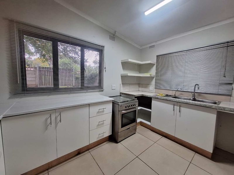 2 Bedroom Granny Cottage in Hillcrest, including water. - Photo 5