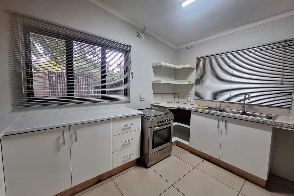 2 Bedroom Granny Cottage in Hillcrest, including water. - Photo 5