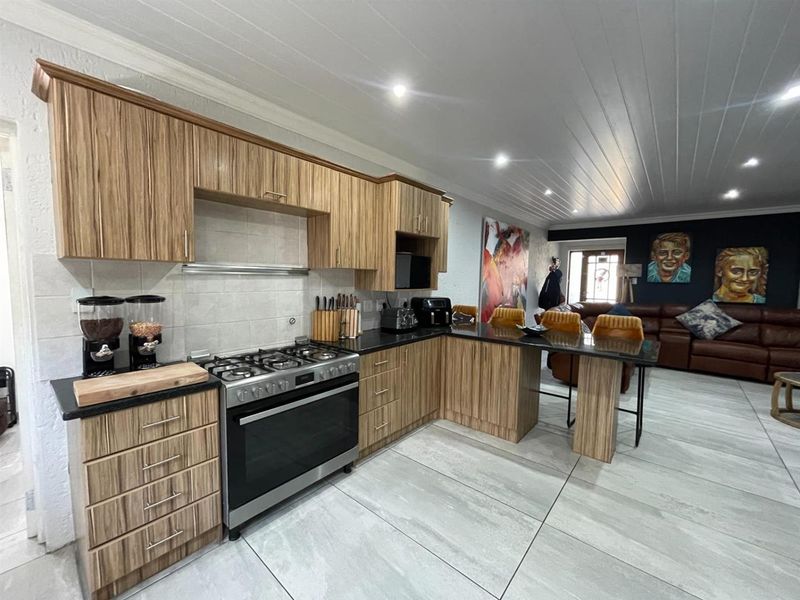 Contemporary 4-Bedroom Home in Monte Christo Eco Estate - Photo 9