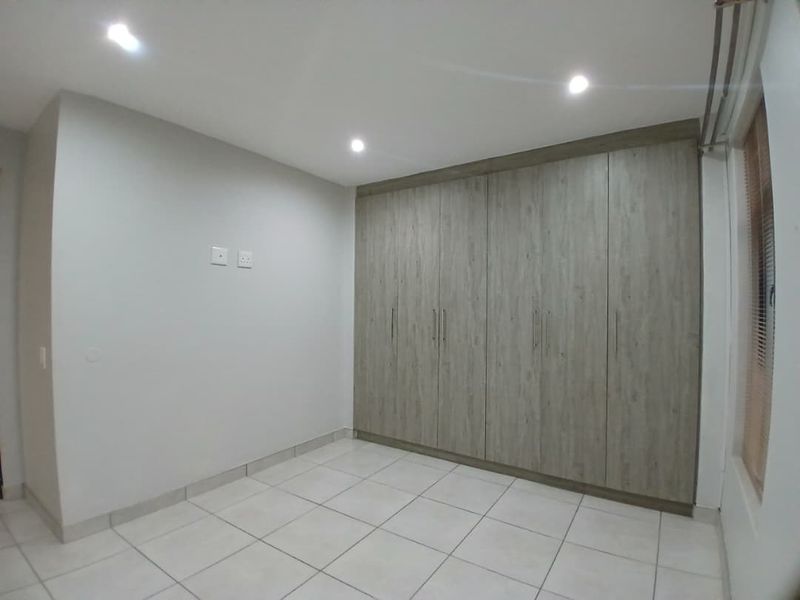 Stunning Lock-up-and-Go, perfect for starting couples or empty nesters. - Photo 10