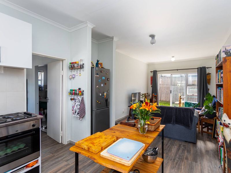 Marvelous 4 Bedroom Home For Sale In Mount Simon Estate - Photo 4