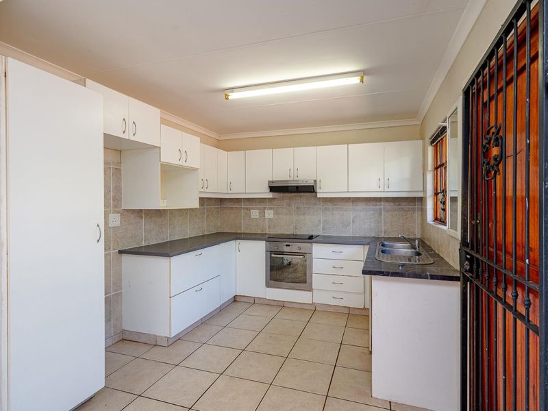 A HOME TO GROW INTO – WATERFORD COUNTRY ESTATE, WATERFALL 2 - Photo 9