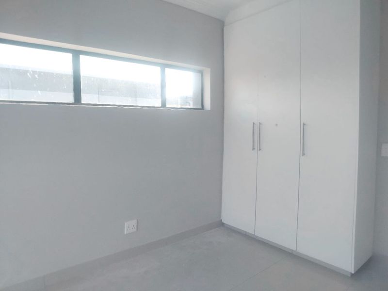 Modern 4 Bedroom for Rental in Palm Lakes Estate - Photo 5