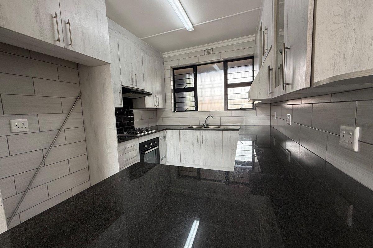 Ground Floor Modern Living with Garden Access - Photo 2