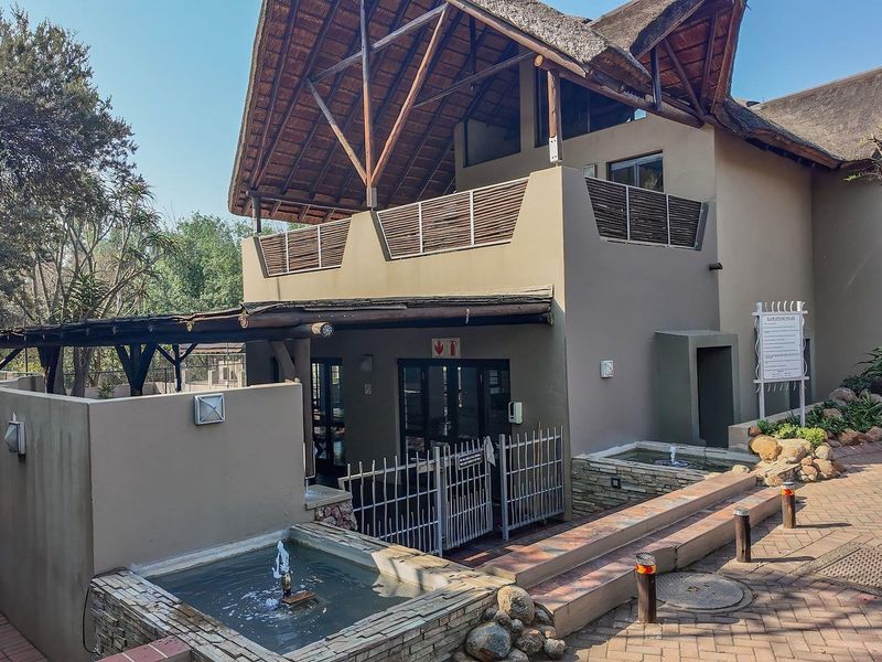 Spacious 2-Bed Corner Unit with Loft & Wraparound Garden in Sibiti Estate - Photo 5