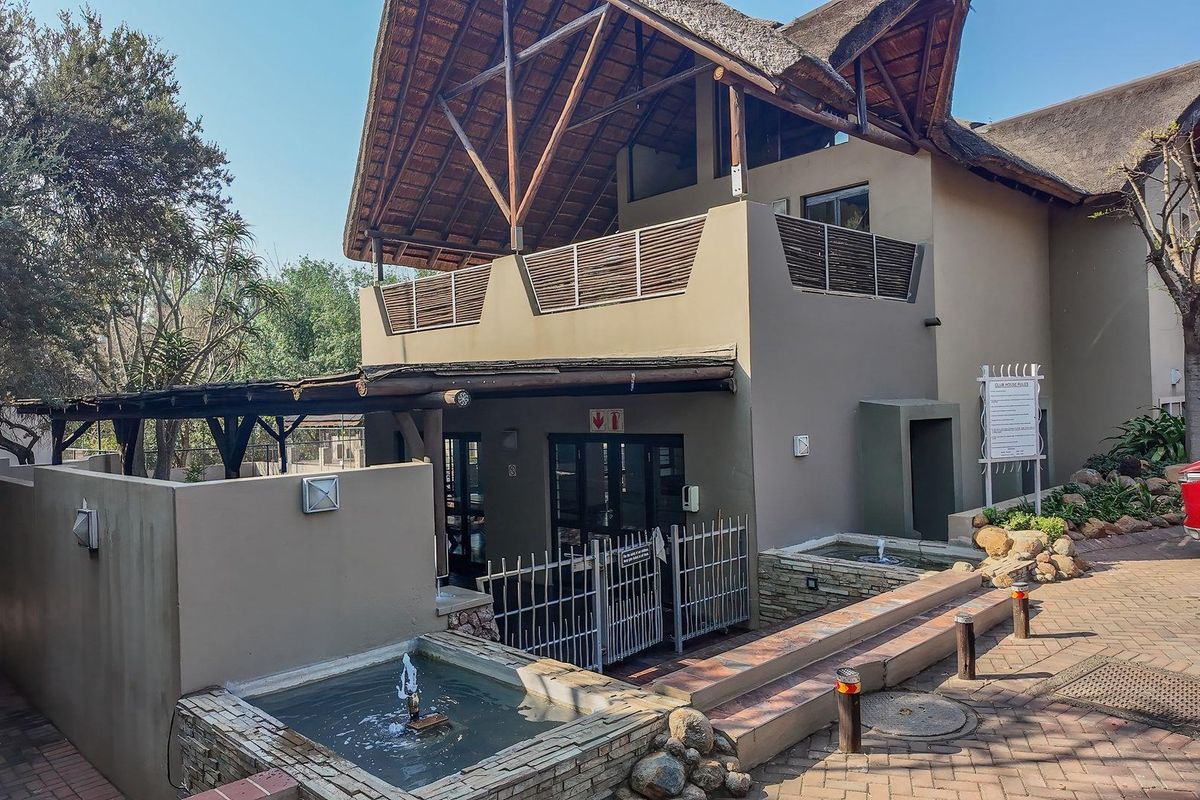 Spacious 2-Bed Corner Unit with Loft & Wraparound Garden in Sibiti Estate - Photo 5