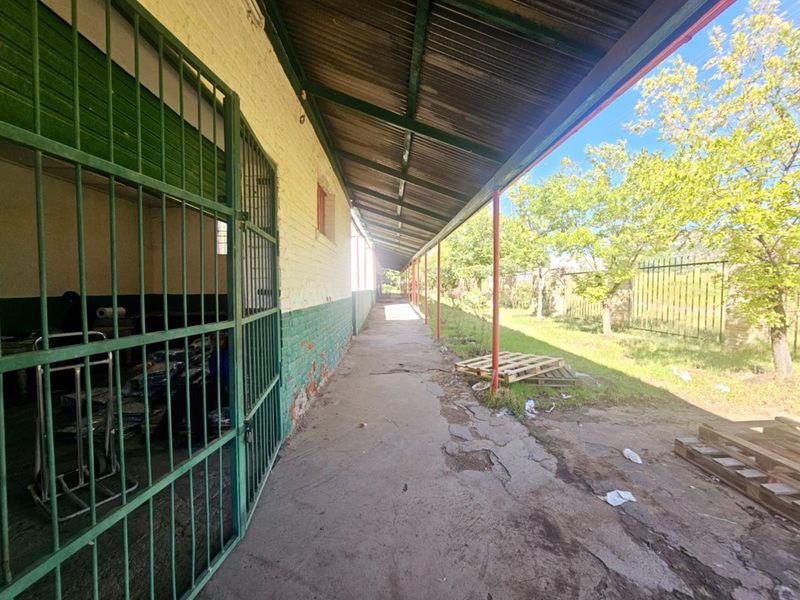 "Ideal Business Hub: Offices, Cold Rooms, Warehouses & More!" - Photo 3