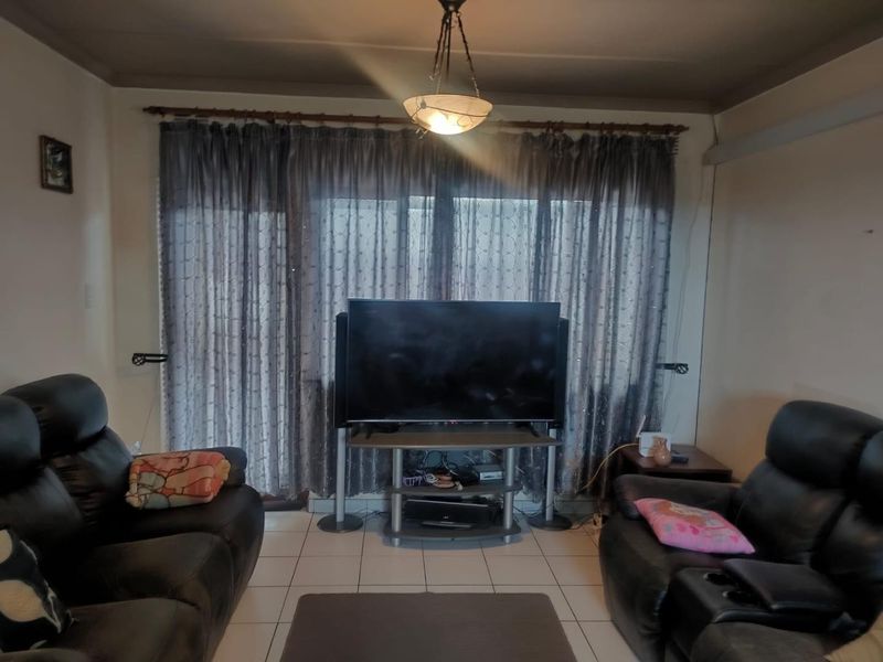 Affordable starter apartment waiting for you - Photo 2