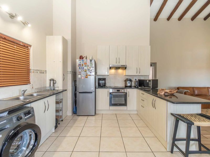 Spacious unit walking distance from Hillfox - Photo 4