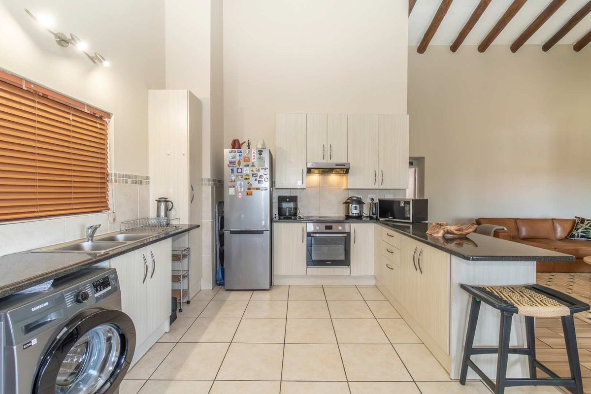 Spacious unit walking distance from Hillfox - Photo 4