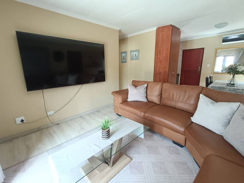 BEAUTIFUL FAMILY HOUSE FOR SALE IN ZWARTKOP!!!!!! - Photo 9