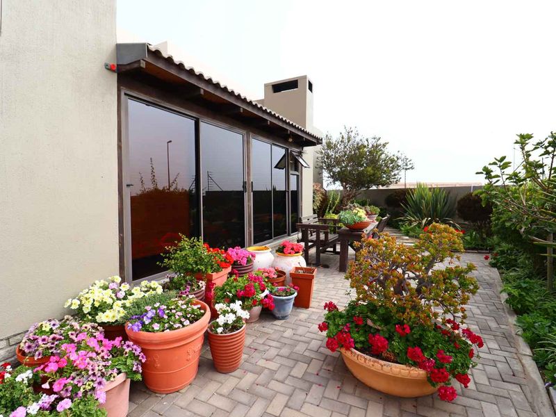 3-Bedroom Family Home with Flatlet for Sale in Swakopmund Namibia - Photo 2