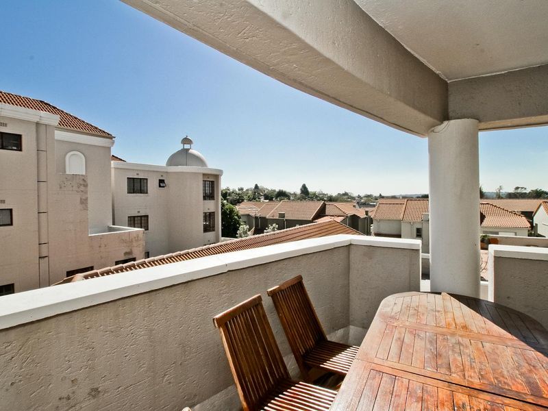 STUNNING 2 BED APARTMENT - Photo 7