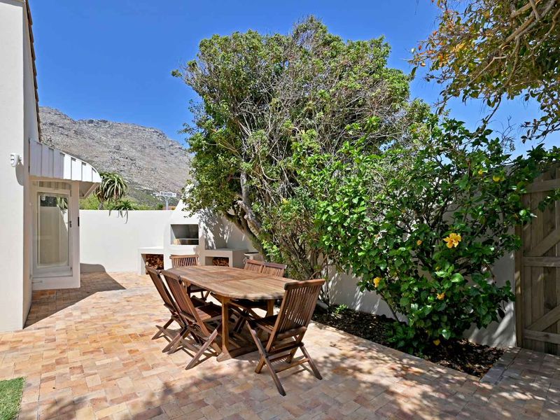 Stylish Lakeside Retreat – Beautifully Renovated, Pet-Friendly & Move-In Ready - Photo 8