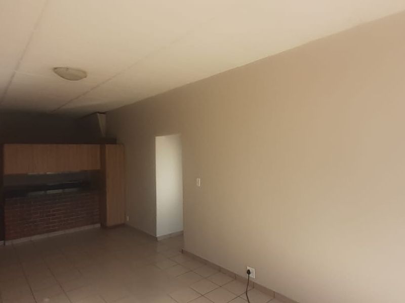 SPACIOUS 2 BEDROOM TO RENT - Photo 9
