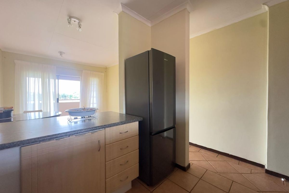 2 Bedroom Townhouse with a Balcony - Photo 2