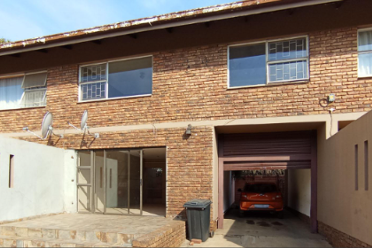"Helloise 3-Bed: Perfect Location Near Everything You Need!" - Photo 3
