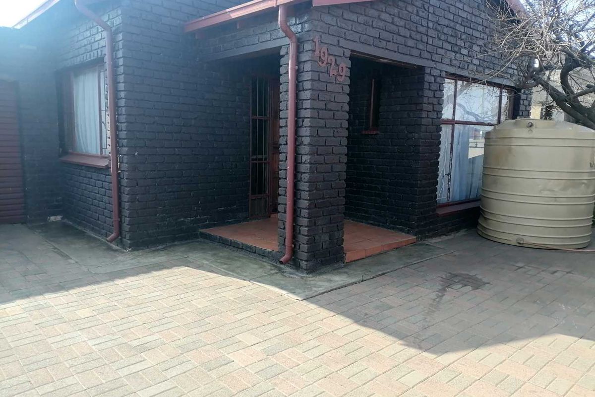 4 Bedrooms house for sale in Botleng - Photo 3