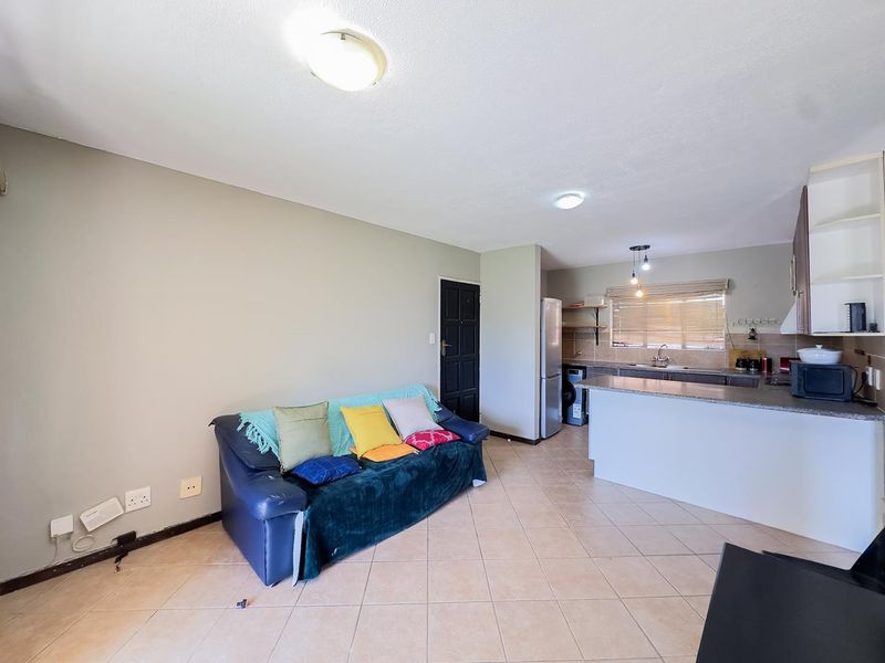 2 Bedroom Townhouse with a Private Garden - Photo 9