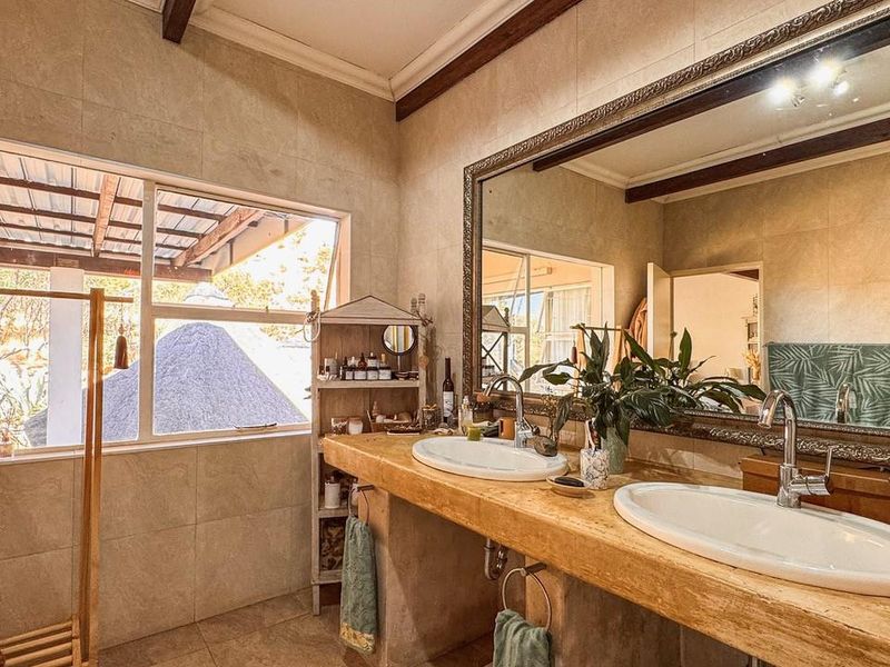 Modern Family Home with Pool in Prime Ludwigsdorf - Photo 9