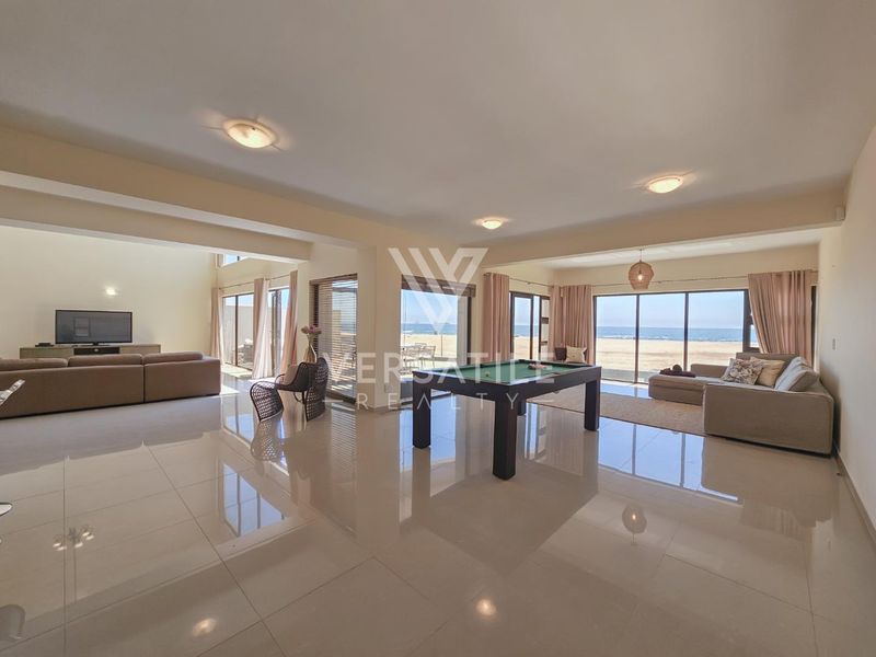 Beachfront House for Sale - Photo 10