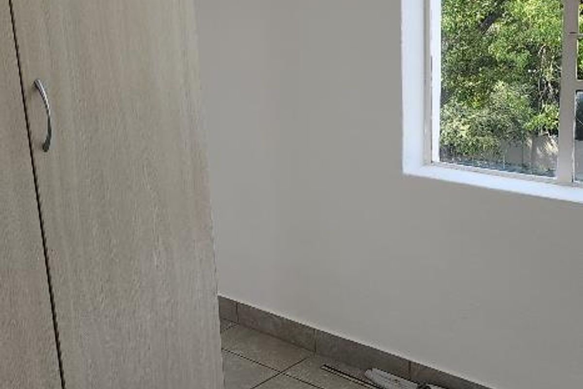 LOVELY 1 BED  / STUDIO APARTMENT IN ROSEBANK - Photo 4