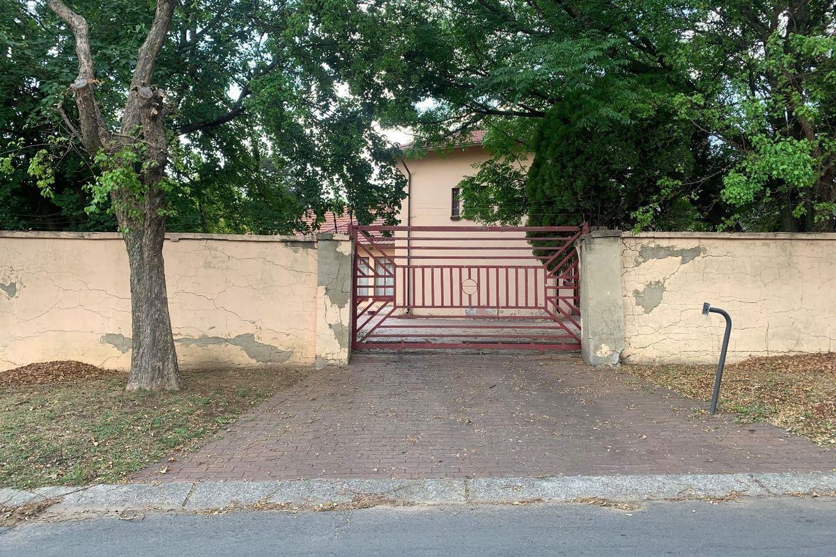 3 Bedroom house in Lombardy East with 2 Flatlets. - Photo 5