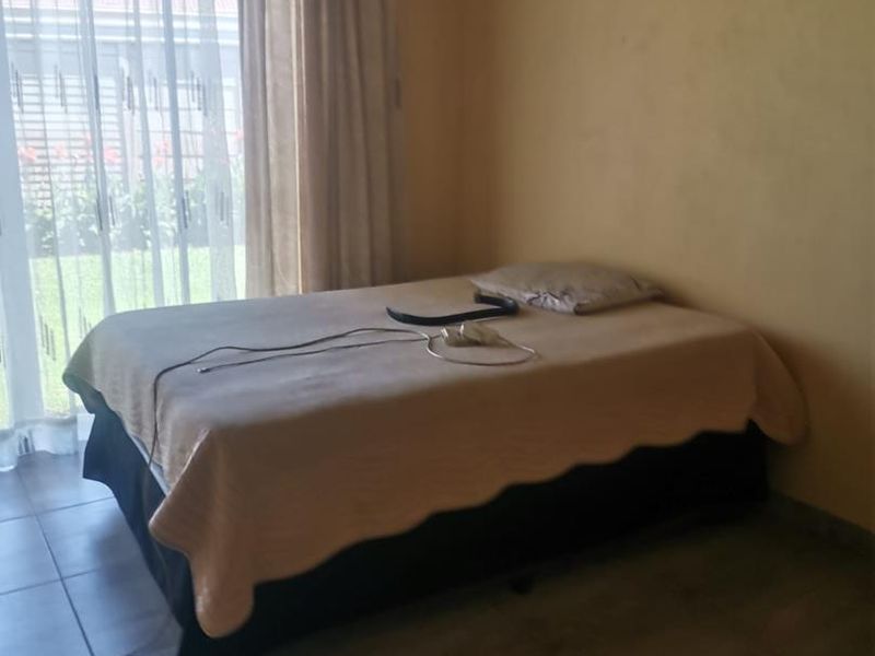 4 Bedroom House For Sale in Vanderbijlpark CE 4 - Photo 8