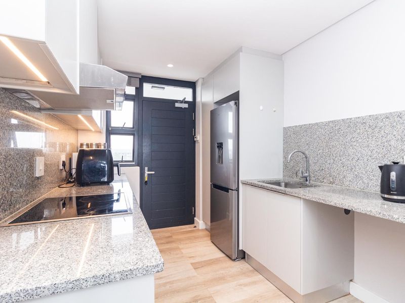 Two Bedroom Apartment With Lovely Views - Photo 5